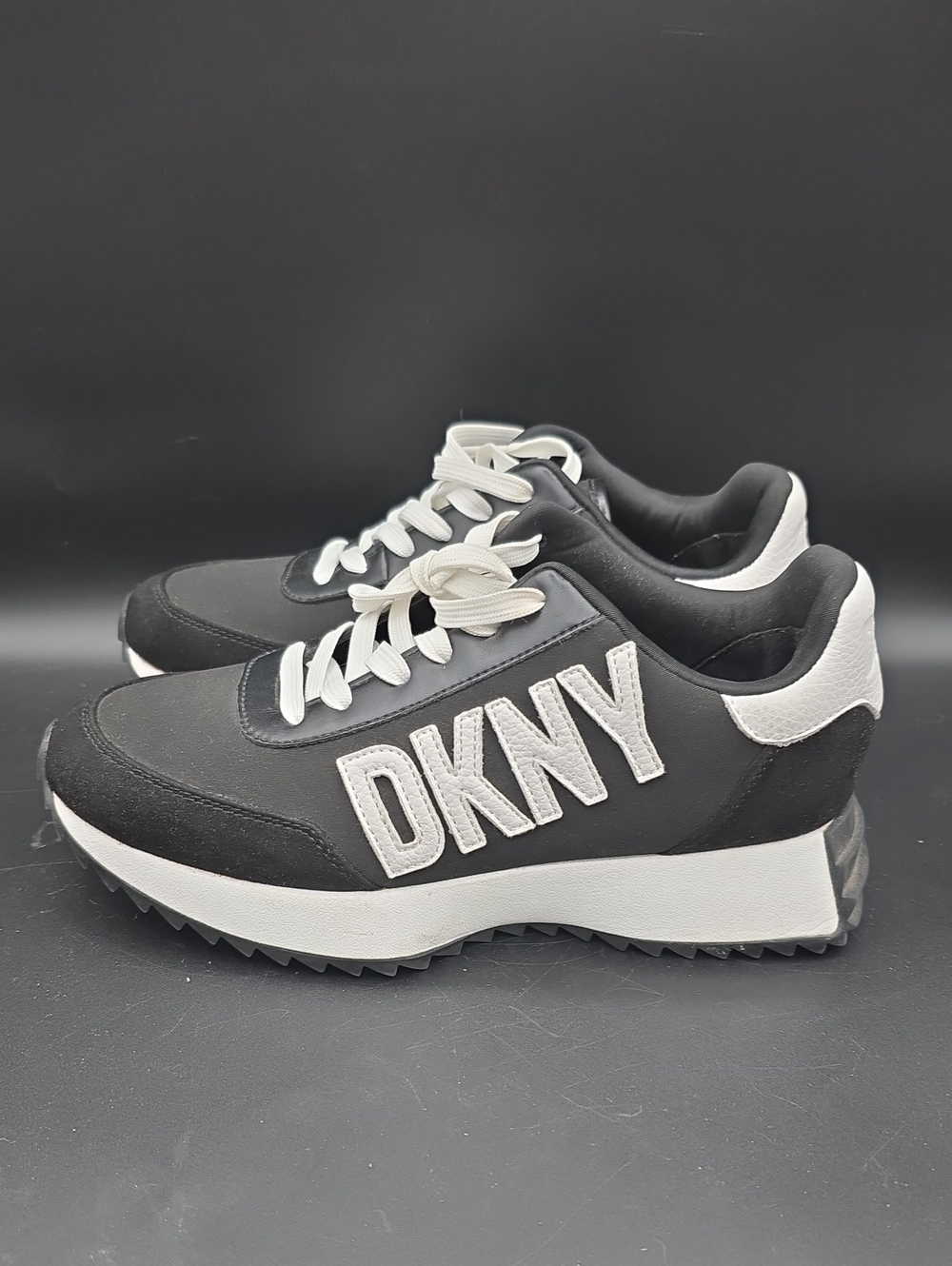 DKNY Niva Black And White Colorblock Sneaker Size 7.5 - Picture 3 of 9